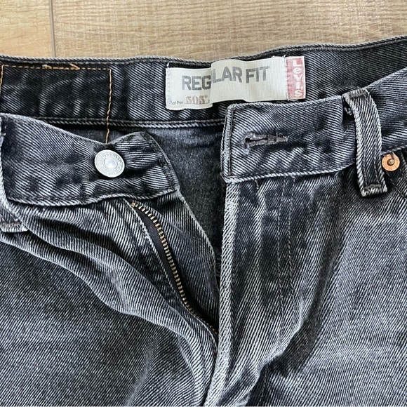 Levis Jeans Womens Size 505 Cut Offs Shorts Ripped - Picture 3 of 7